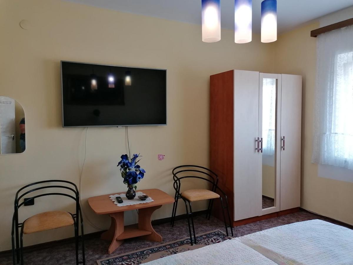 Ildiko Vendeghaz Heviz Apartment ภายนอก รูปภาพ